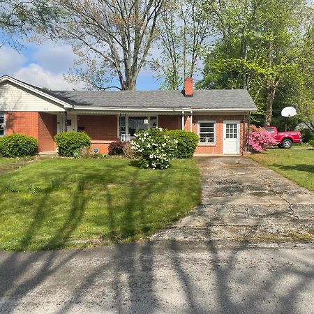 The Bourbon & Horse Country Epicenter Vila Frankfort Exterior foto