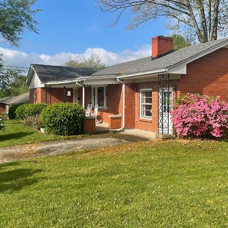The Bourbon & Horse Country Epicenter Vila Frankfort Exterior foto