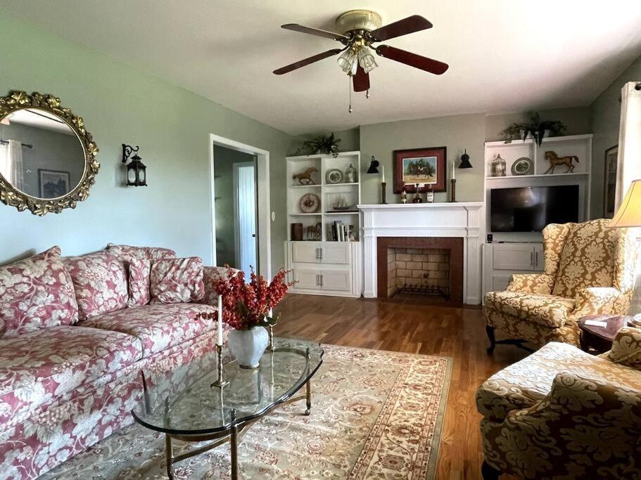 The Bourbon & Horse Country Epicenter Vila Frankfort Exterior foto